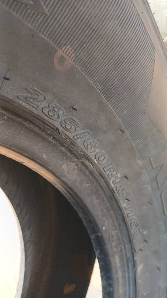285/60 R18 Roadstone (MOGODITSHANE SEFALANA JUNCTION)
