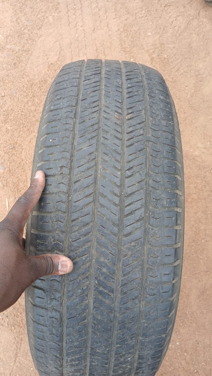 225/65 R17 YOKOHAMA (Mogoditshane Block 9 Robots)