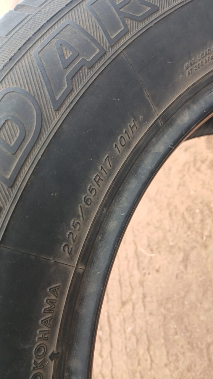225/65 R17 YOKOHAMA (Mogoditshane Block 9 Robots)