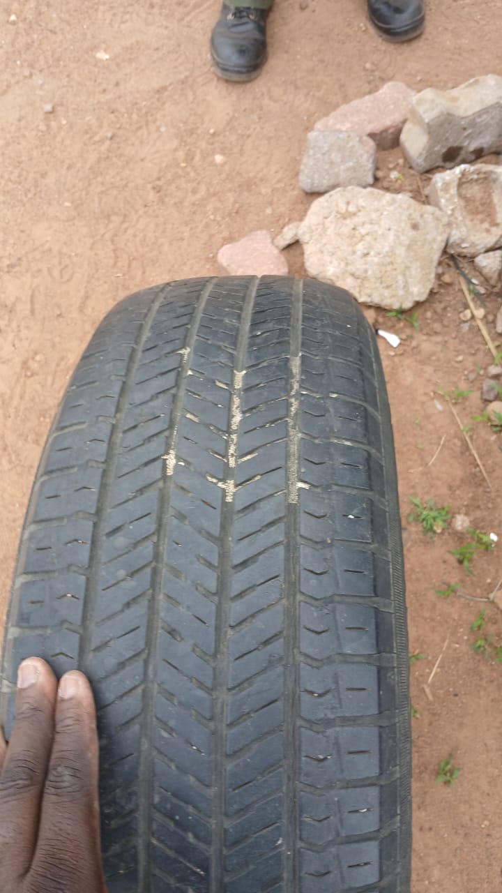 225/65 R17 YOKOHAMA (Mogoditshane Block 9 Robots)