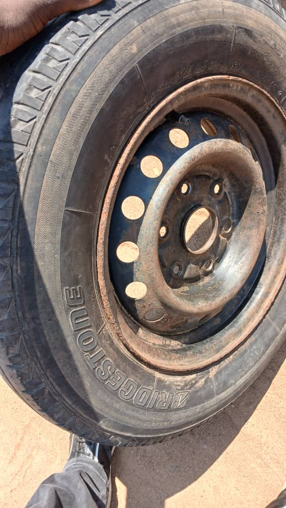 195/80 R15 BRIDGESTONE (MOGODITShANE SEFALANA JUNCTION)