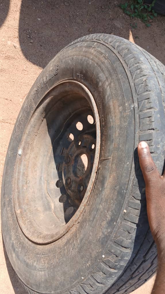 195/80 R15 BRIDGESTONE (MOGODITShANE SEFALANA JUNCTION)
