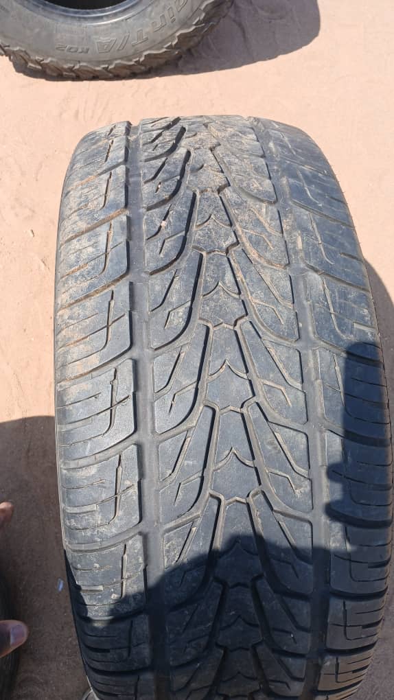 285/60 R18 Roadstone (MOGODITSHANE SEFALANA JUNCTION)