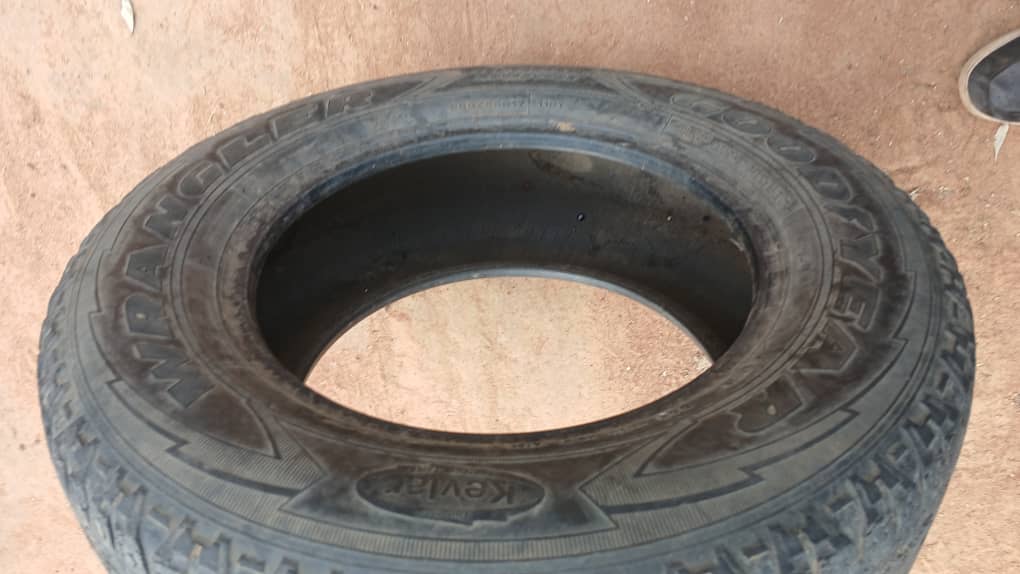 265/65 R17 Goodyear (Gabane Junior Secondary)